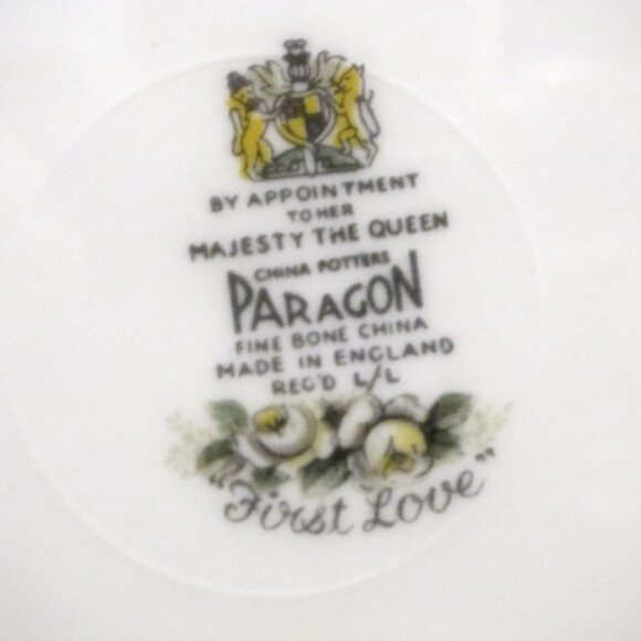 Paragon First Love Vintage X4 Dinner Plate 10.75" White Roses Bone China England - Picture 5 of 5